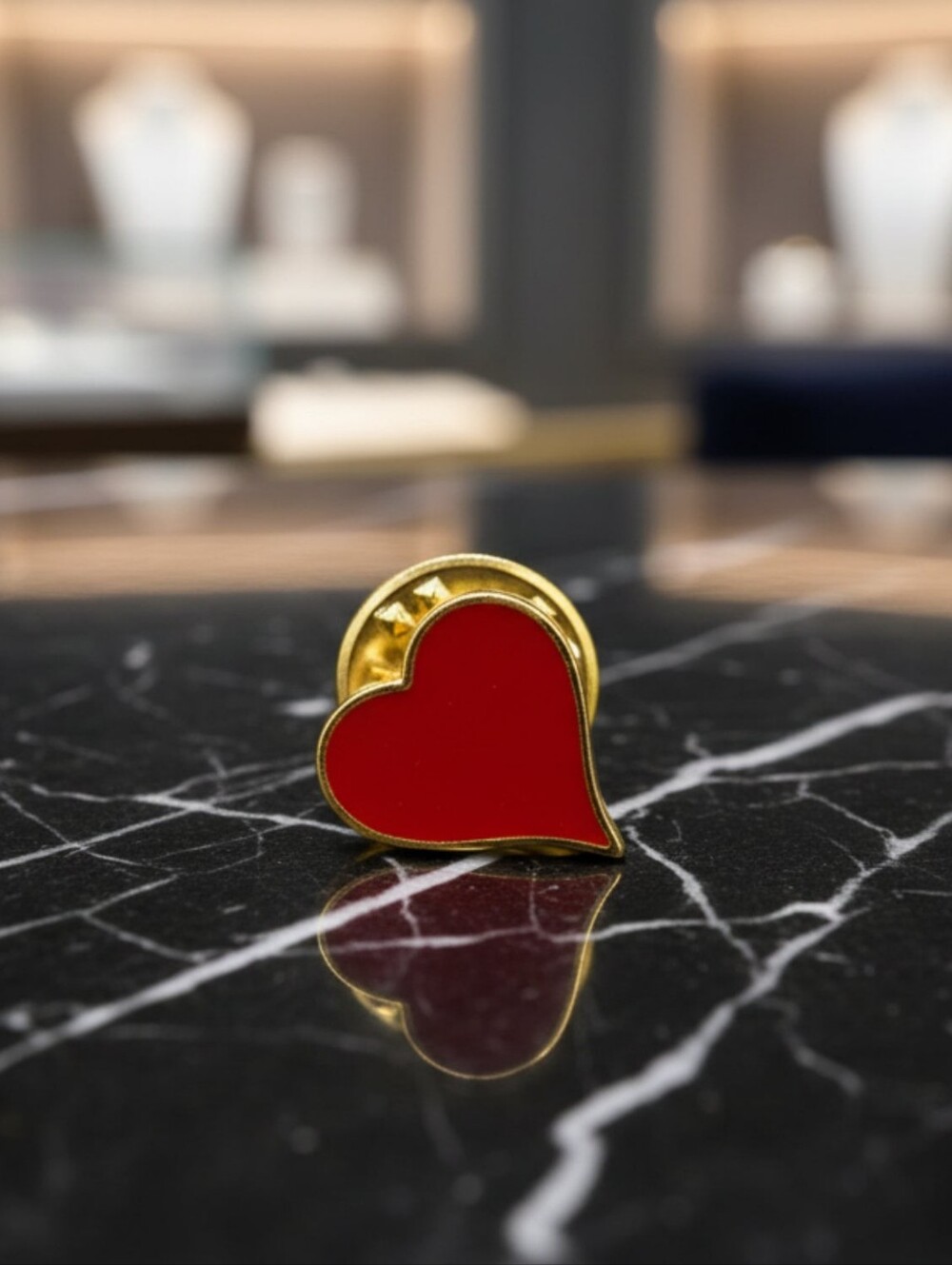 Poker heart pin